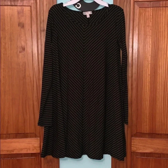 💥5/$10💥 LOVE, FIRE Black & Gray Striped Long Sleeve Dress XS - Picture 1 of 3